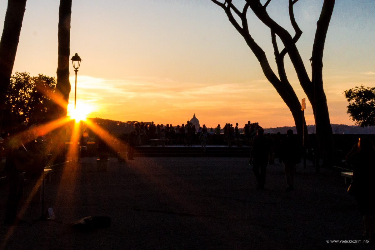 Zalazak sunca u Parku pomoranži (foto: Vodič kroz Rim)