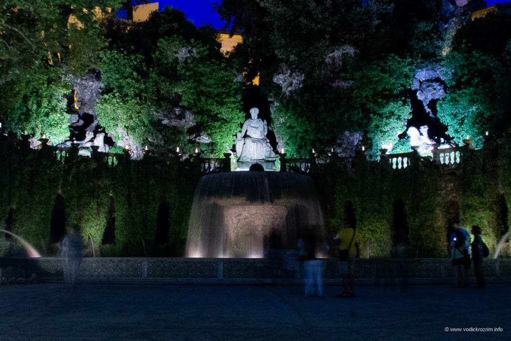 Vila d'Este noću - Ovalna fontana